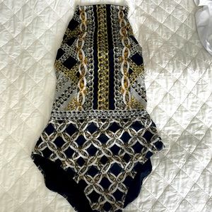 Gottex NEW Chains Of Gold One Piece Swimsuit Sz 10. Stunning bathing suit.